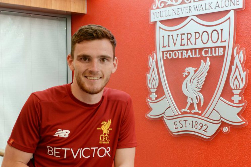 Carragher: Robertson Lebih Layak Jadi Pelapis Milner Carragher: Robertson Lebih Layak Jadi Pelapis Milner
