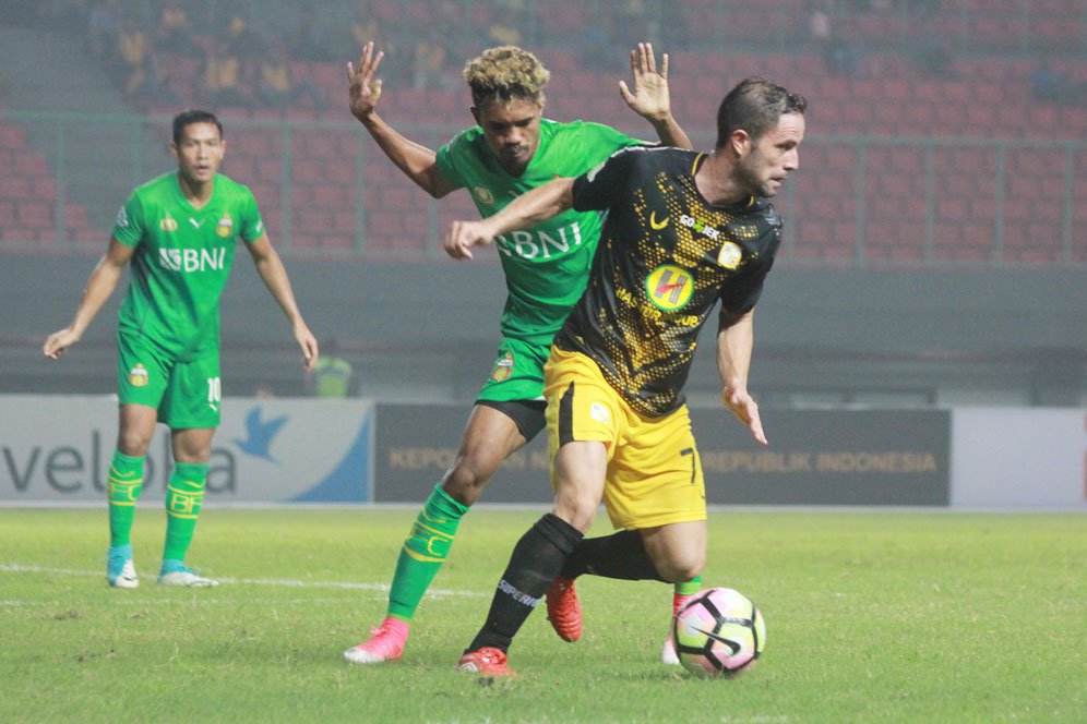 Alasan Arema FC Daratkan Alfin Tuasalamony