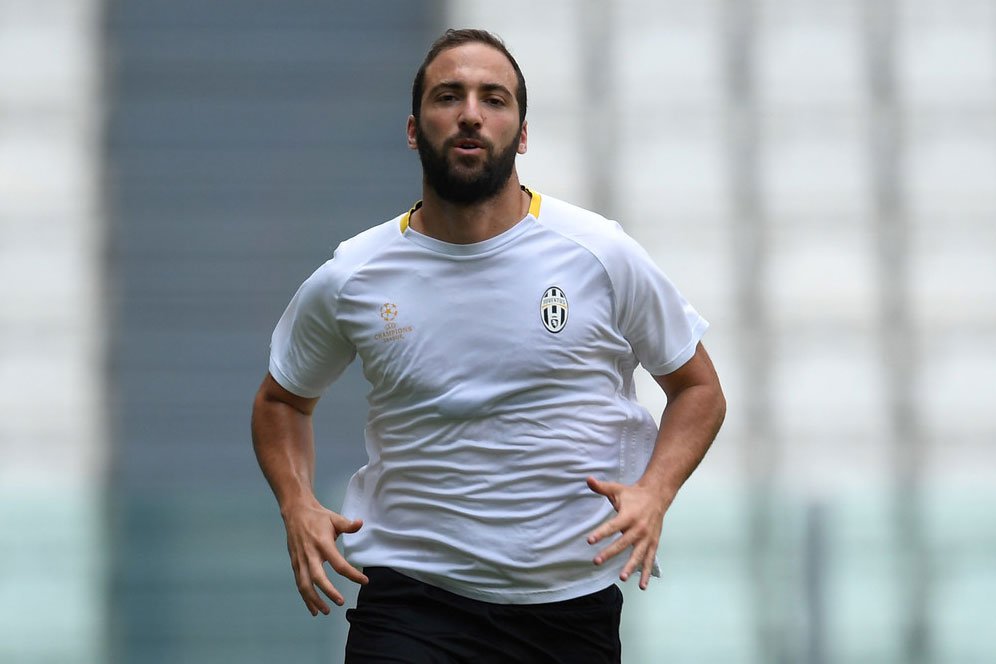 Chiellini: Higuain Lakukan Segalanya Demi Lawan Napoli Chiellini: Higuain Lakukan Segalanya Demi Lawan Napoli