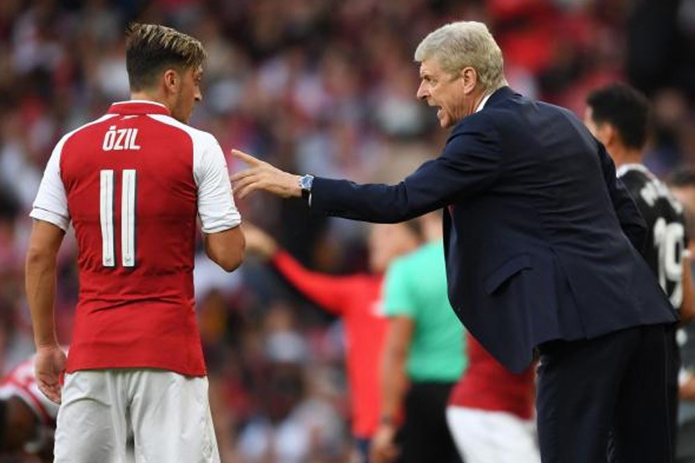 Wenger Tetap Woles Hadapi Situasi Kontrak Sanchez dan Ozil