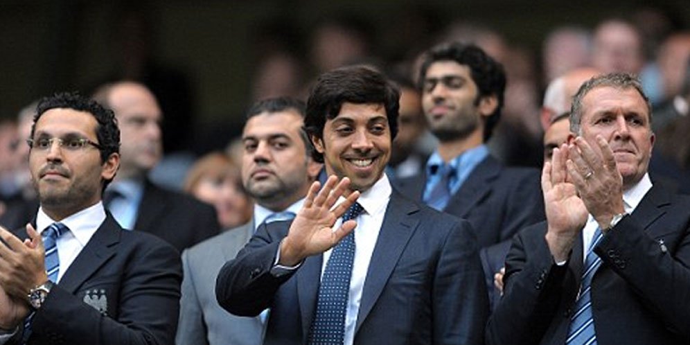 Sheikh Mansour (c) AFP