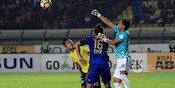 Pemain Persegres Tuntut Pelunasan Gaji Pemain Persegres Tuntut Pelunasan Gaji