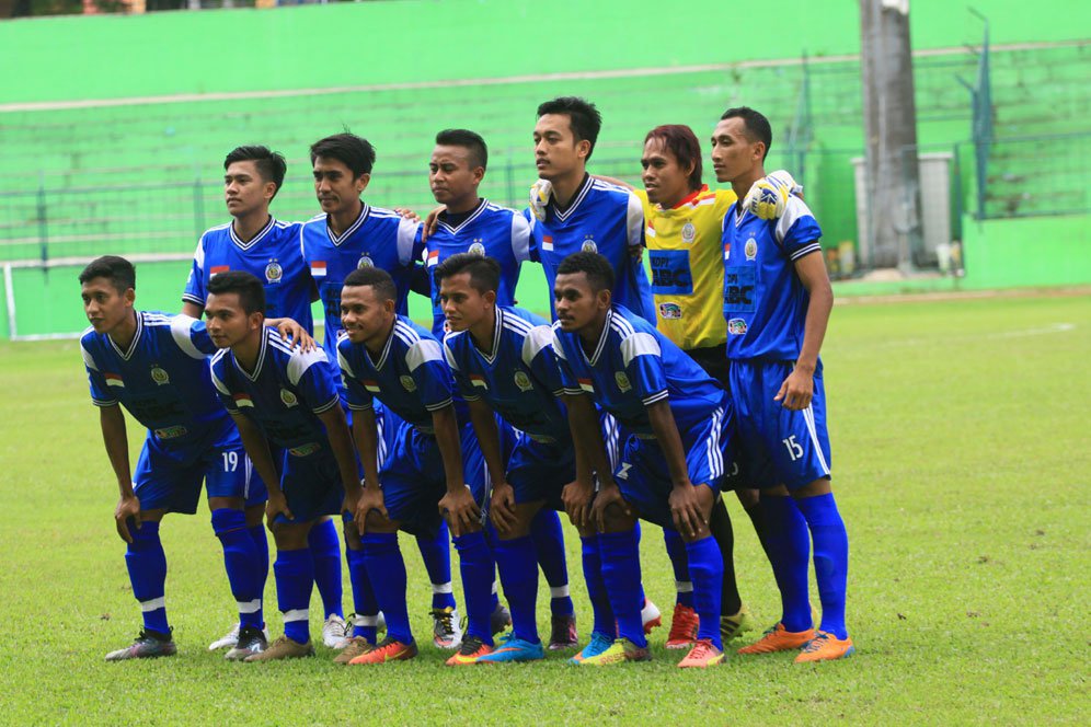 Laga Derby Malang Ricuh, Wasit Hentikan Laga Laga Derby Malang Ricuh, Wasit Hentikan Laga
