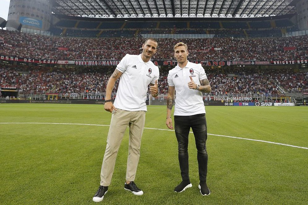 Fassone Yakinkan Milan Akan Temukan Solusi Transfer Bonucci-Biglia Fassone Yakinkan Milan Akan Temukan Solusi Transfer Bonucci-Biglia