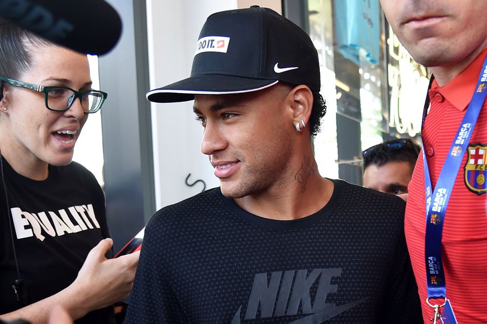Neymar Sempat Larang Pique Sebut Dirinya Bertahan di Barca Neymar Sempat Larang Pique Sebut Dirinya Bertahan di Barca