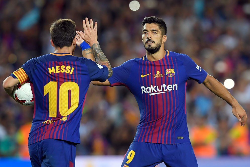 Video: Suarez Diving Atau Penalti? Video: Suarez Diving Atau Penalti?