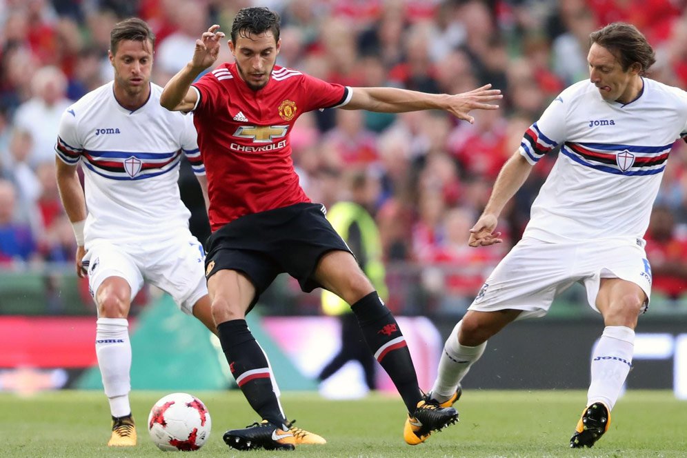 Darmian Senang Tak Masuk Daftar Jual MU Darmian Senang Tak Masuk Daftar Jual MU