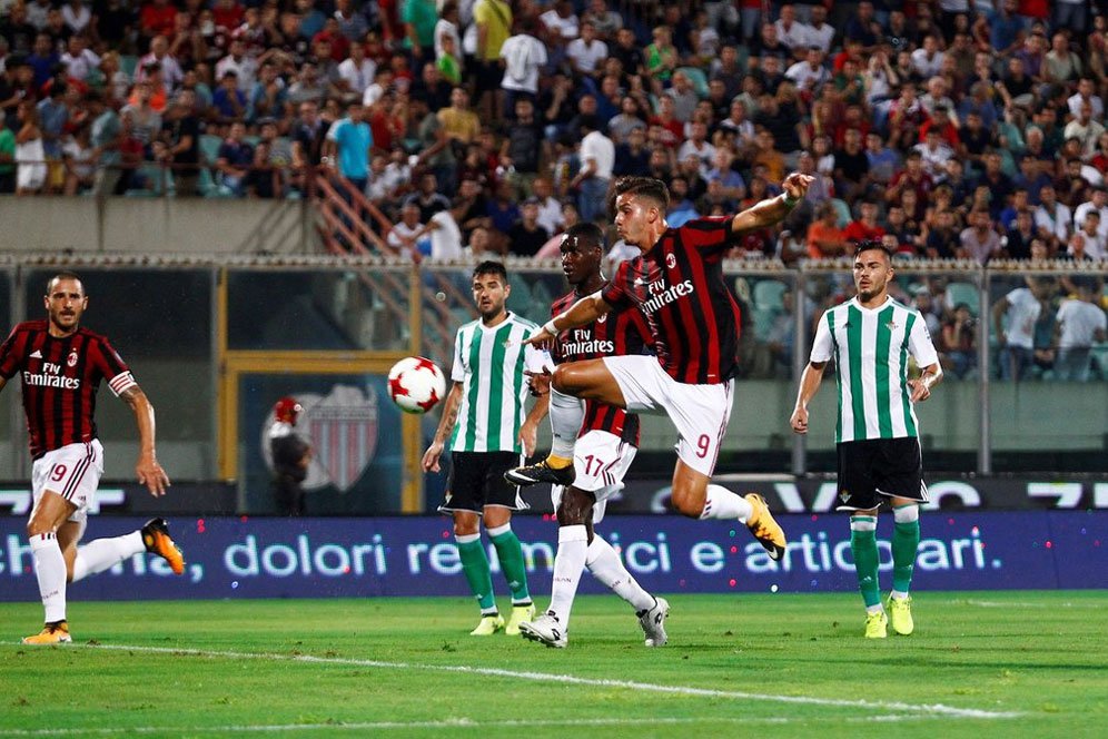 Silva Cetak Gol Penalti, Milan Tumbang dari Real Betis Silva Cetak Gol Penalti, Milan Tumbang dari Real Betis