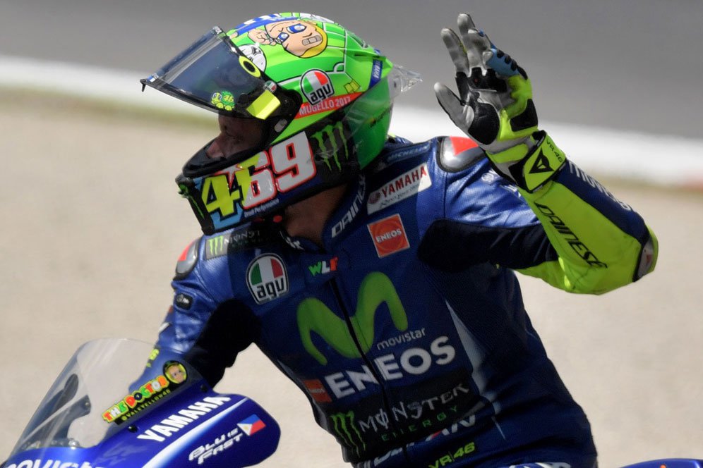 Rossi Serahkan Helm Mugello ke Keluarga Hayden Rossi Serahkan Helm Mugello ke Keluarga Hayden