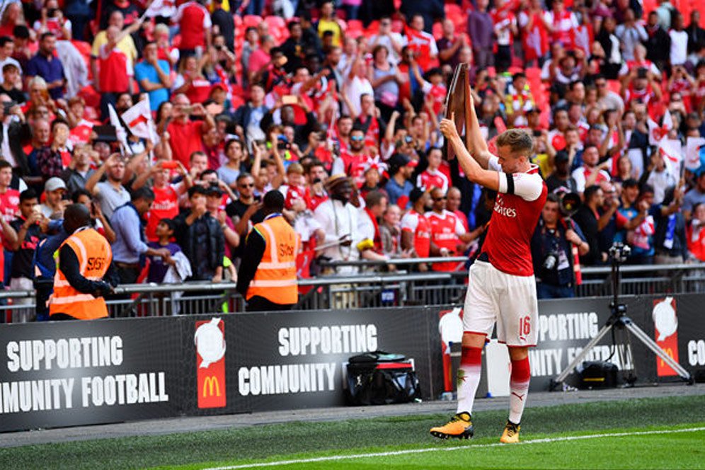 Rob Holding Yang Semakin Nyaman di Wembley Rob Holding Yang Semakin Nyaman di Wembley