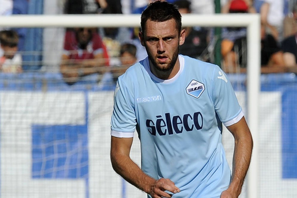 De Vrij Konfirmasi Niat Hengkang dari Lazio De Vrij Konfirmasi Niat Hengkang dari Lazio