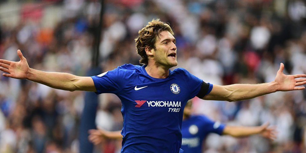 Selebrasi Marcos Alonso.