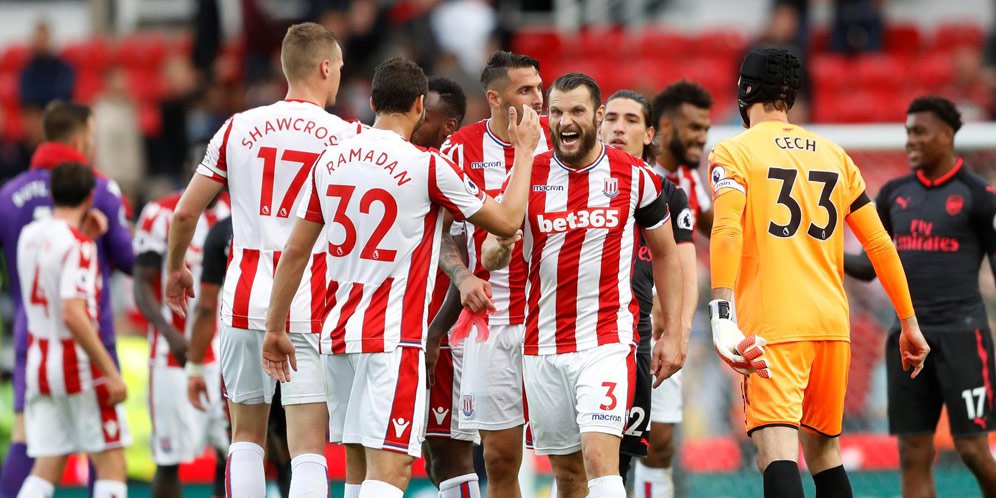 Kegembiraan pemain Stoke usai bungkam Arsenal.