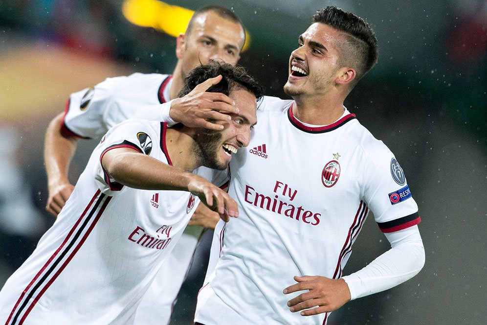 Bahagianya Andre Silva Cetak Hattrick Untuk AC Milan Bahagianya Andre Silva Cetak Hattrick Untuk AC Milan