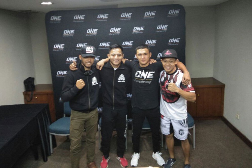 Hajar Eustaquio, Akhmetov Juara ONE Championship Hajar Eustaquio, Akhmetov Juara ONE Championship