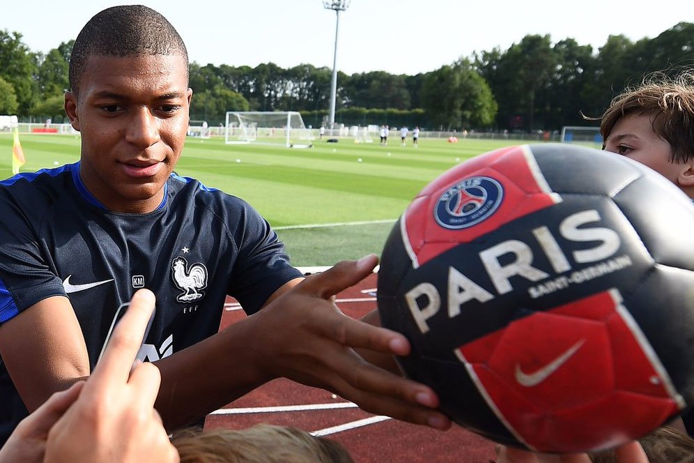 Mbappe Siap Bantu Neymar Rebut Ballon d'Or Mbappe Siap Bantu Neymar Rebut Ballon d'Or