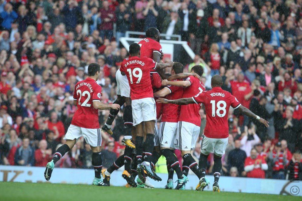 Neville: MU Harus Menang di Chelsea Neville: MU Harus Menang di Chelsea