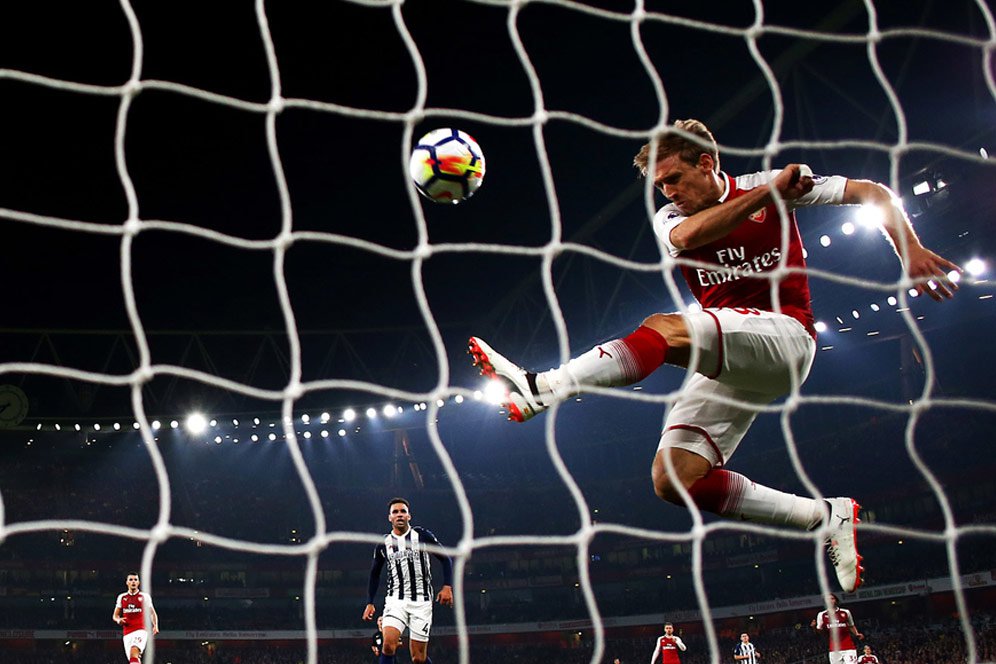 Rio Ferdinand: Monreal Tak Bisa Main Sebagai Bek Tengah!