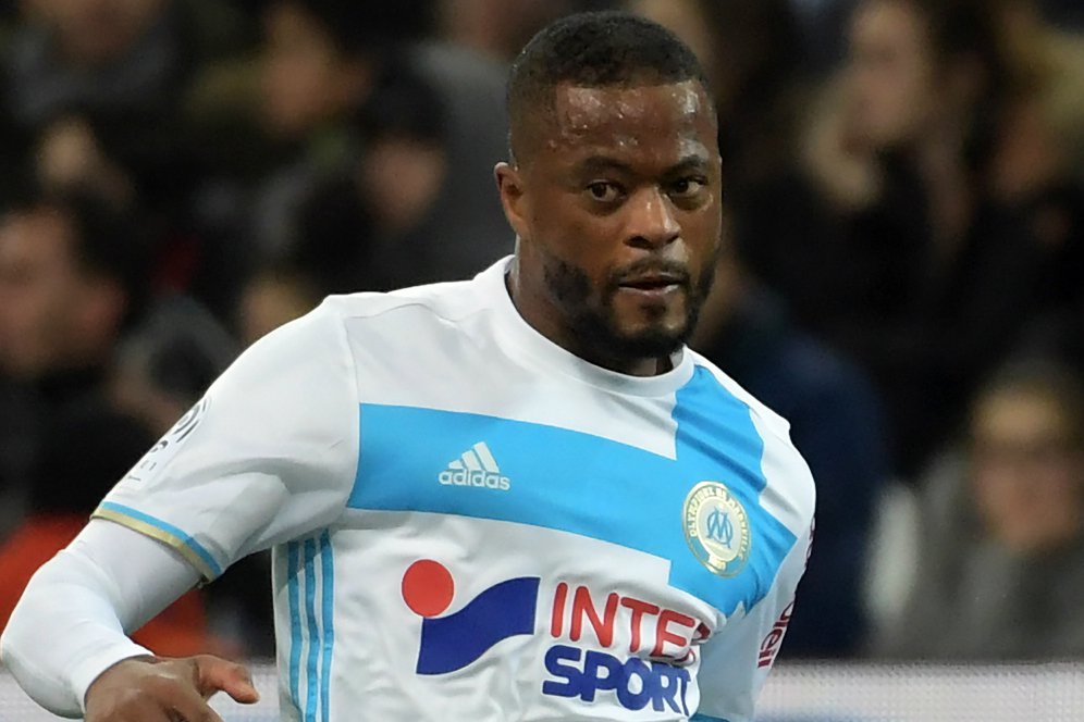 Evra Tendang Suporter, Ini Kata Sang Bos Evra Tendang Suporter, Ini Kata Sang Bos