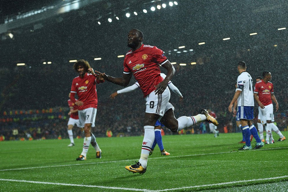 Pembelaan Neville Untuk Lukaku Yang Sedang Tumpul Pembelaan Neville Untuk Lukaku Yang Sedang Tumpul