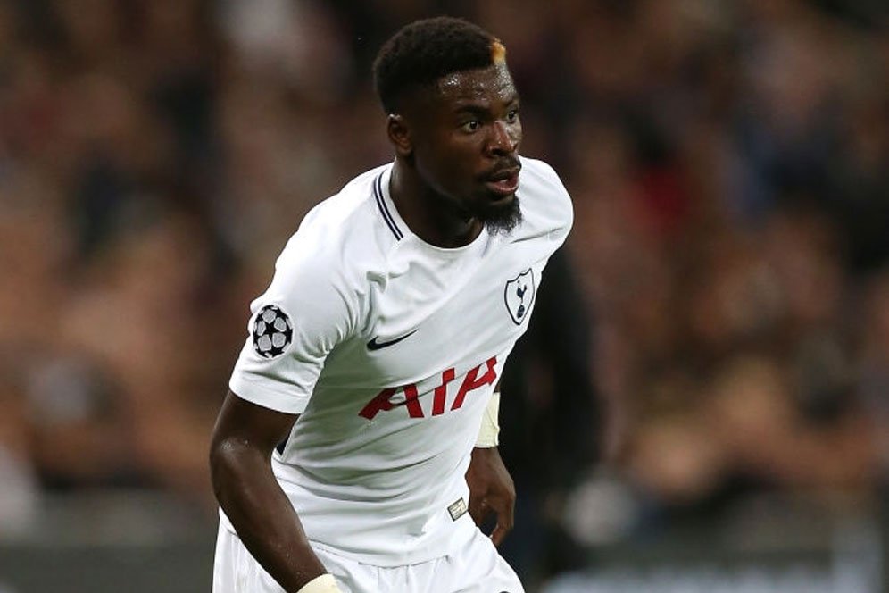 Bek Tottenham Ini Mengaku Hampir Gabung Barcelona