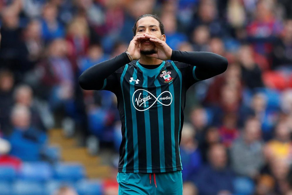 Van Dijk Berpeluang Starter Lawan MU