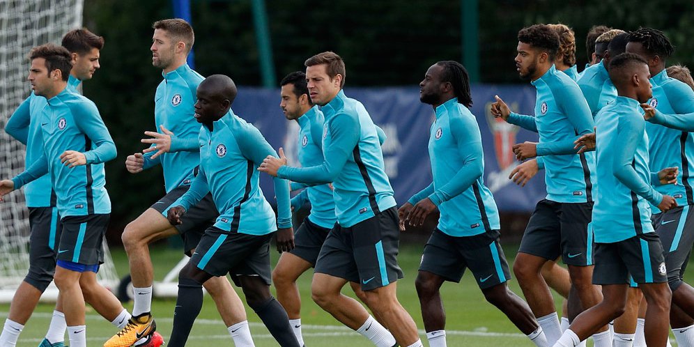 Pemain Chelsea dalam sesi latihan.