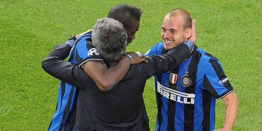 Mario Balotelli & Wesley Sneijder (c) AFP