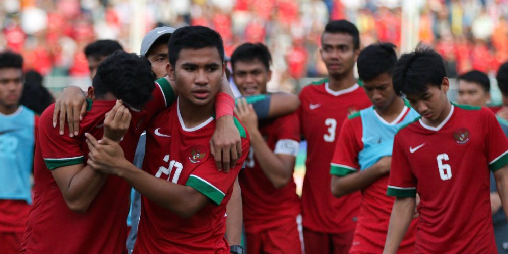 Kesedihan para pemain Timnas U-19 usai dikalahkan Thailand.