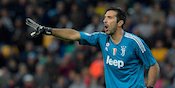 Lichtsteiner: Buffon Terbaik, Semoga Dia Tunda Pensiun Lichtsteiner: Buffon Terbaik, Semoga Dia Tunda Pensiun