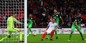 Pesawat Kertas Masuk Jadi Gol, Seisi Wembley Bersorak Pesawat Kertas Masuk Jadi Gol, Seisi Wembley Bersorak