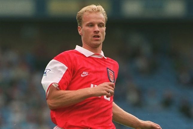 Gaya Bermain Dennis Bergkamp