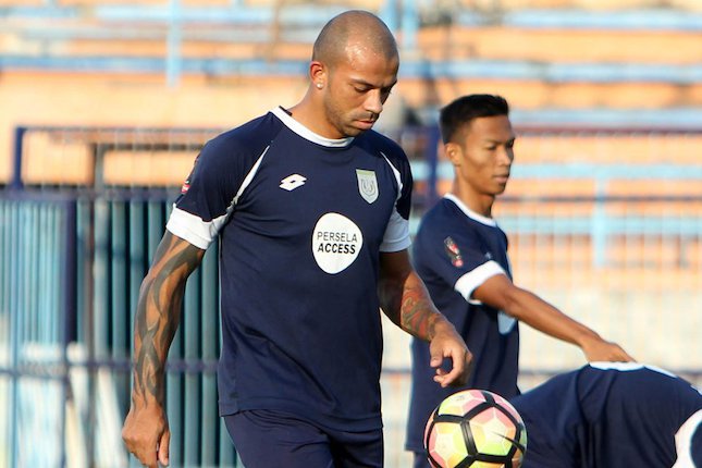 Mengancam Bruno Silva Mengancam Bruno Silva