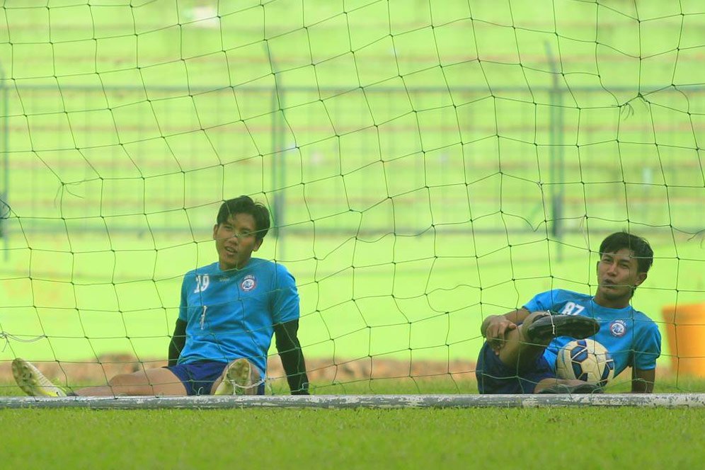 Bustomi Pindah Bukan Karena Ajakan Arif Suyono