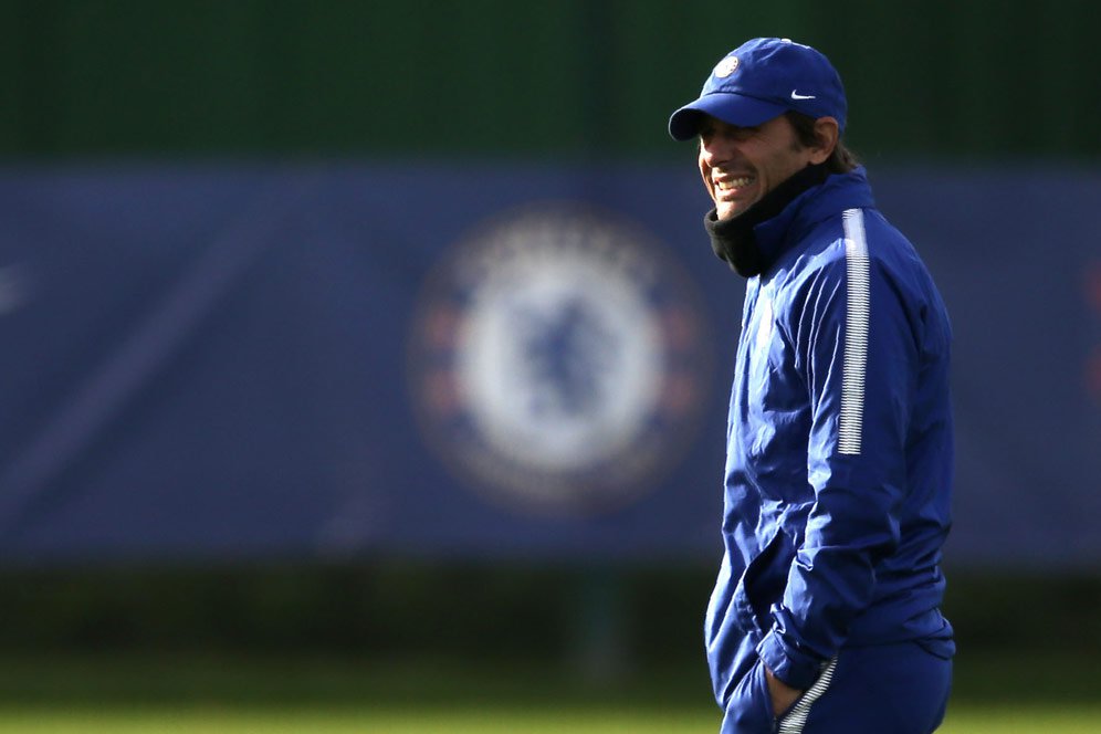 Conte Yakin Keluarga Bukan Penyebab Courtois Ingin Pindah ke Madrid Conte Yakin Keluarga Bukan Penyebab Courtois Ingin Pindah ke Madrid