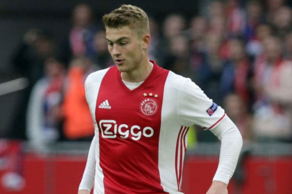 Juventus Diklaim Sebagai Batu Loncatan De Ligt ke Barcelona Juventus Diklaim Sebagai Batu Loncatan De Ligt ke Barcelona