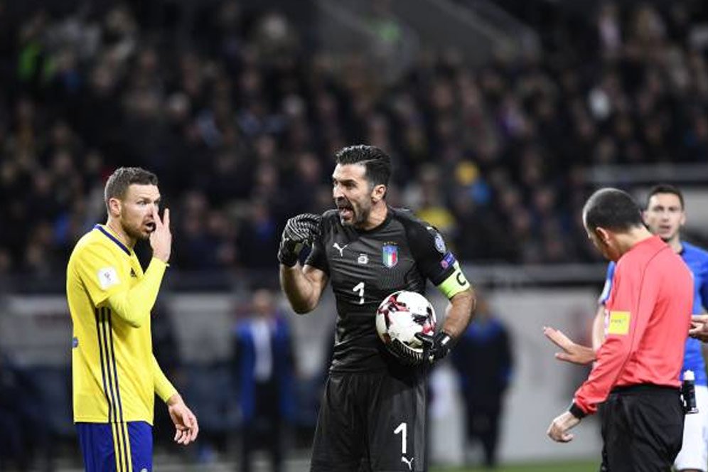 Buffon Tegaskan Pertarungan Belum Usai Buffon Tegaskan Pertarungan Belum Usai