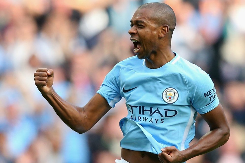 Fernandinho Jadi Tumbal Sukses City di Piala Liga Fernandinho Jadi Tumbal Sukses City di Piala Liga