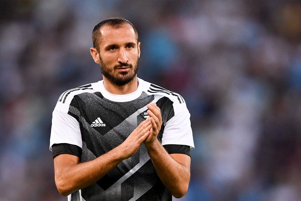 Chiellini Bicara Soal Sebutan Sebagai Bek Tanpa Kompromi Chiellini Bicara Soal Sebutan Sebagai Bek Tanpa Kompromi