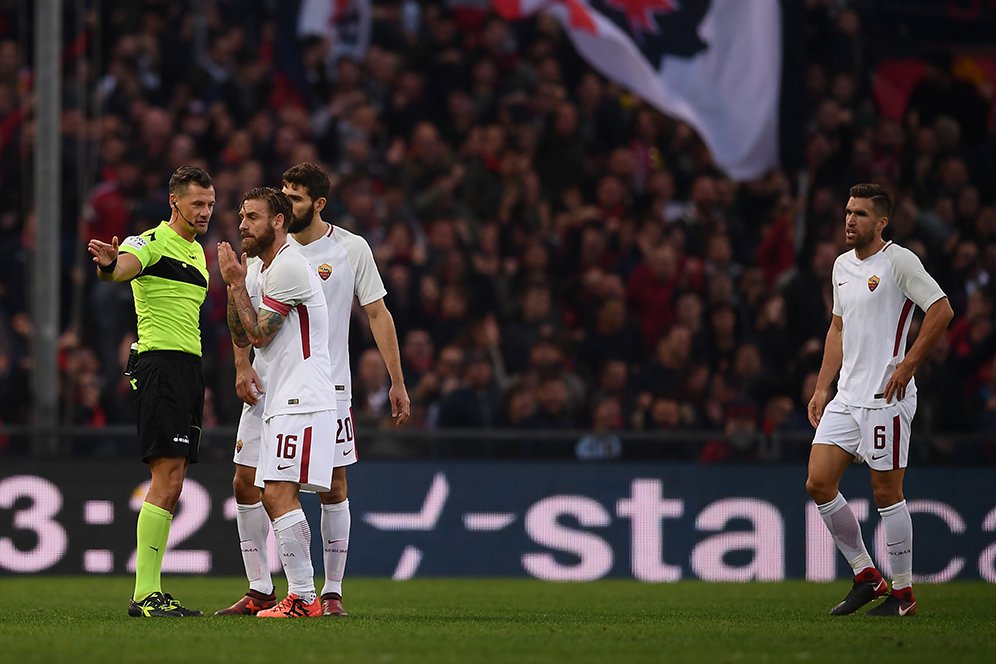 Video: Memalukan, De Rossi Tampar Lawan Lalu Diving Video: Memalukan, De Rossi Tampar Lawan Lalu Diving