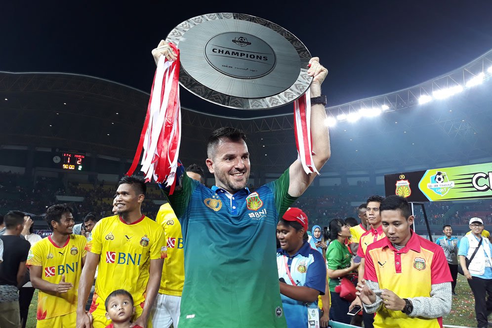 Bhayangkara FC Siap Lepas Simon McMenemy ke Timnas Indonesia, Asalkan... Bhayangkara FC Siap Lepas Simon McMenemy ke Timnas Indonesia, Asalkan...