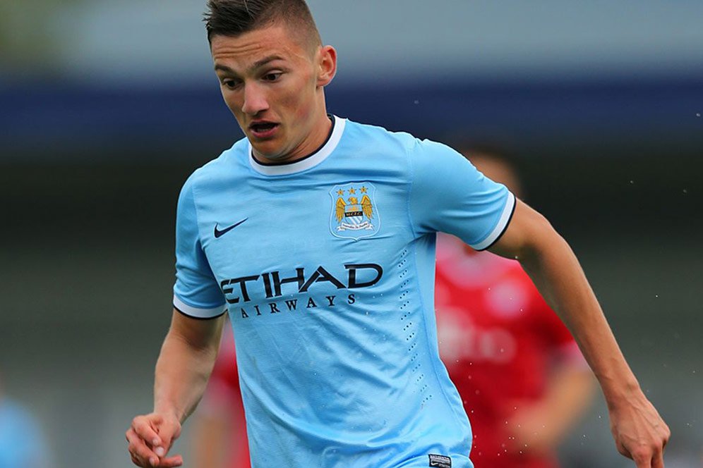 Baru 22 Tahun, Pemain Man City Ini Pensiun karena Sakit Jantung Baru 22 Tahun, Pemain Man City Ini Pensiun karena Sakit Jantung