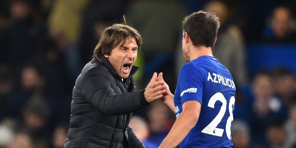 Conte rayakan kemenangan Chelsea dengan Azpilicueta.