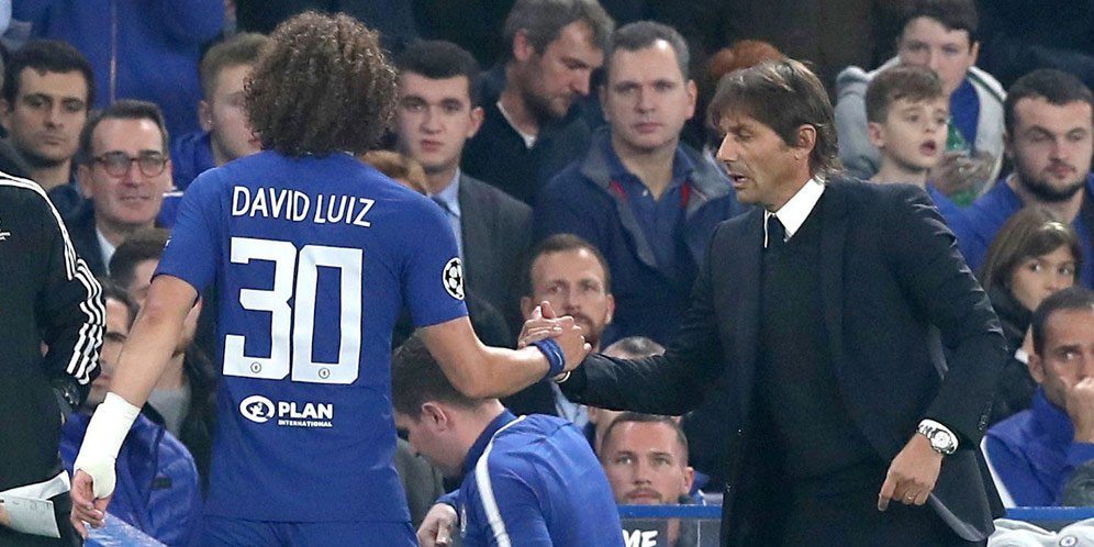 Antonio Conte dan David Luiz.