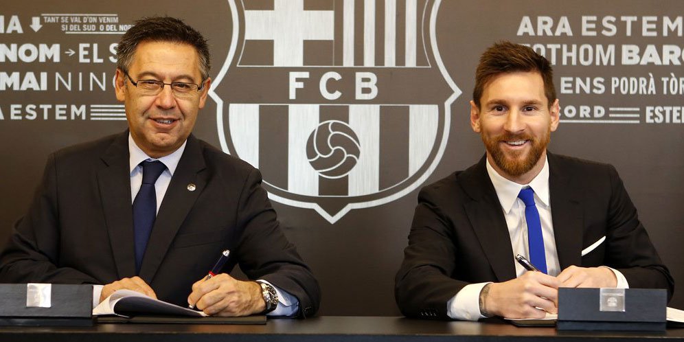Lionel Messi Menandatangani Kontrak Baru di Barcelona