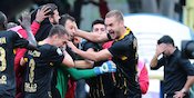 Pengakuan Kiper Benevento: Sundul Bola Sambil Pejamkan Mata Pengakuan Kiper Benevento: Sundul Bola Sambil Pejamkan Mata