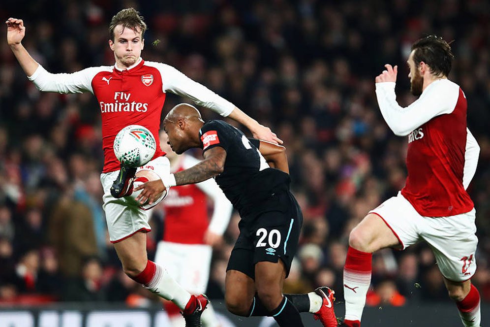 Kokohnya Duet Chambers dan Holding Dipuji Wenger Kokohnya Duet Chambers dan Holding Dipuji Wenger