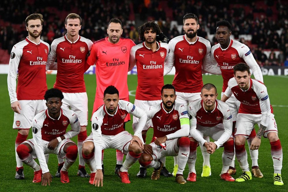 Carragher: Arsenal Semakin Menyedihkan Carragher: Arsenal Semakin Menyedihkan