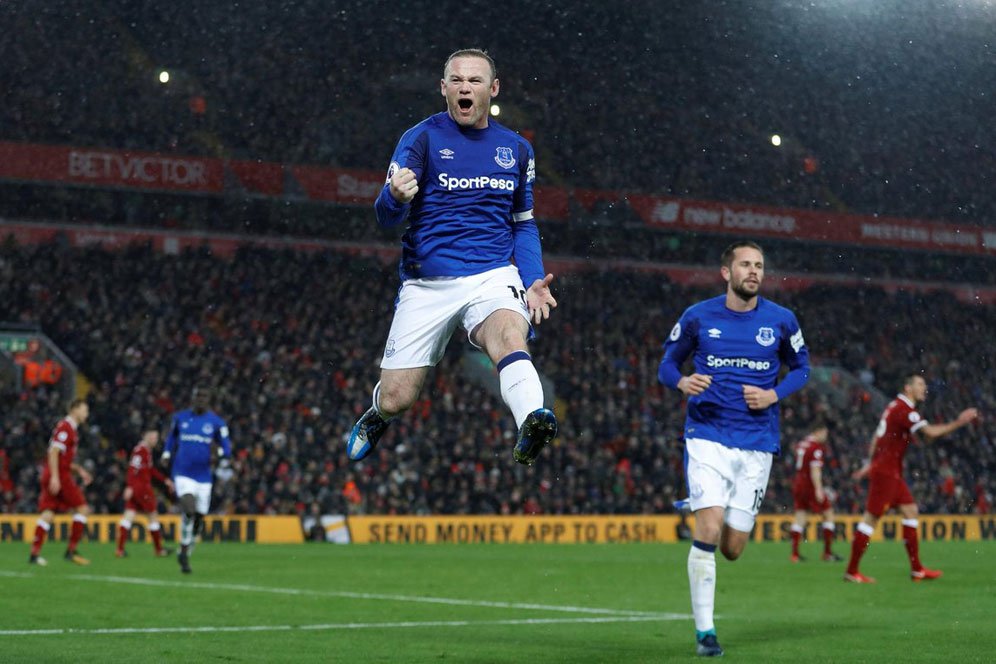 Rooney Tak Terobsesi Pecahkan Rekor Shearer Rooney Tak Terobsesi Pecahkan Rekor Shearer
