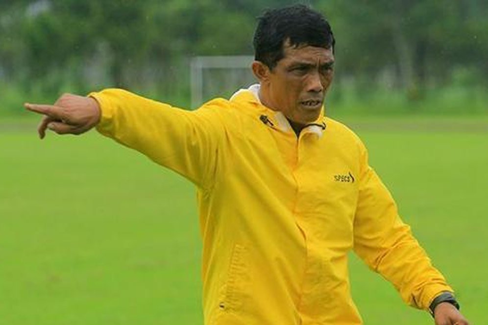 Pelatih Kiper Arema Bakal Ikuti Kursus Kepelatihan Level AFC Pelatih Kiper Arema Bakal Ikuti Kursus Kepelatihan Level AFC